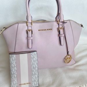 JetSetter Micheal Kors Purse & Wallet